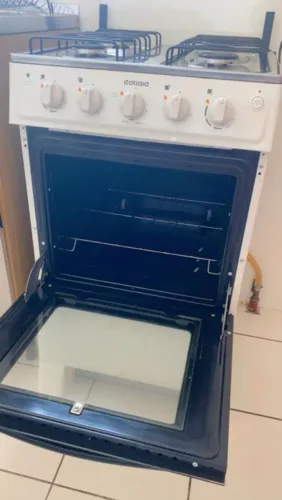 Vende-se fogão de quatro bocas! Todas funcionando e forno também. Um ano de uso.