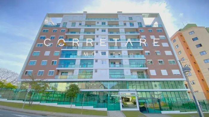 Cobertura com 4 quartos sendo 2 suítes no bairro Champagnat em Curitiba.
