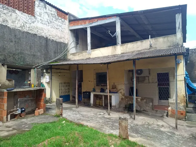 VENDO CASA COM TERRENO GRANDE - ÓTIMA OPORTUNIDADE