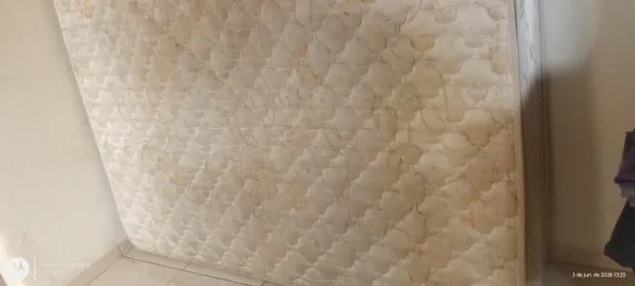 Colchão de casal molas ensacadas ótimo estado.