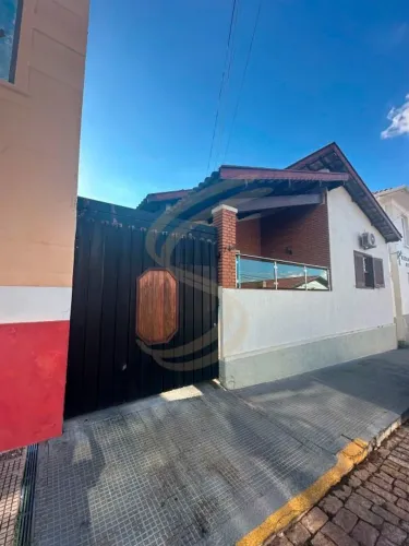 Casa à Venda em Centro, São José do Rio Pardo - SP