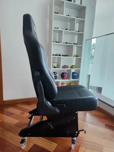 Vendo banco simulador de corrida rodízios com Freios