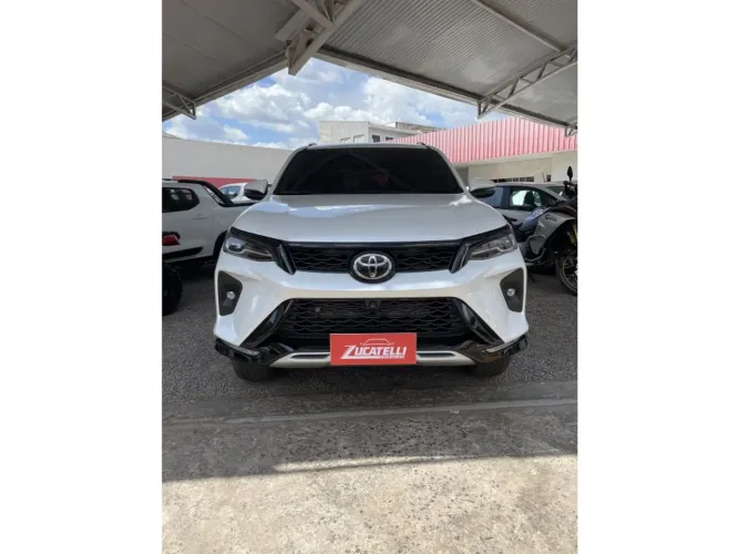Toyota Hilux SW4 SRX Plat. 4X4 2.8 TB Die. Aut. 2026