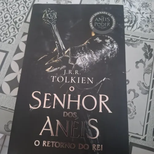 Vendo os tres livros da sagas senhor dos anéis