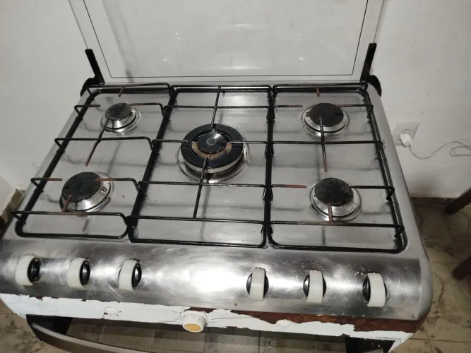VENDO FOGÃO 5 BOCAS TUDO FUNCIONANDO.CONTATO *