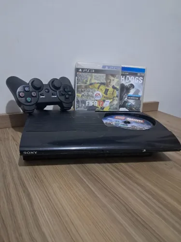 Ps3 versão desbloqueio. Acompanha controle e jogos originais