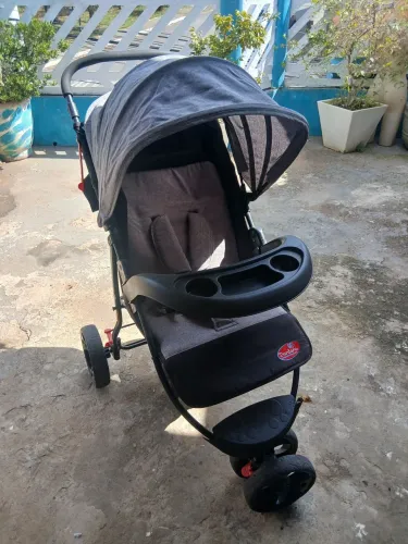 Vendo carrinho de bebê