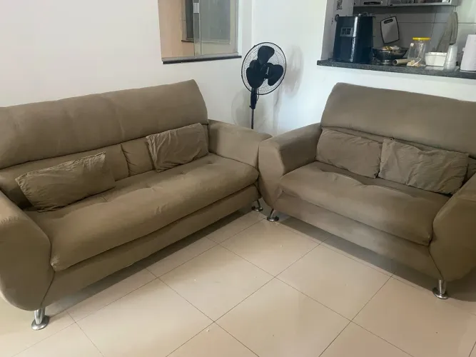 Sofá confortável em excelente estado! Dois e três lugares