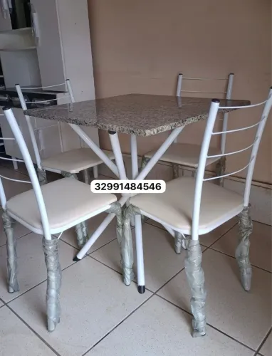 Mesa com 4 Cadeiras de Pedra de Mármore 