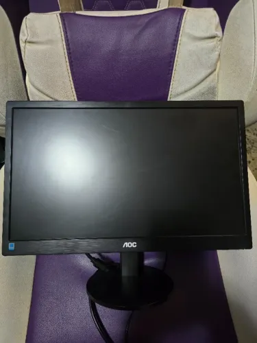 Monitor AOC E970SWNL 18.5 polegadas 16:9 painel TN 60Hz - Excelente Estado - Aceito Oferta