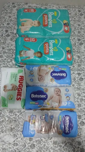 Fraldas descartáveis  6 pacotes 1 RN huggies  ,3 baby sec P, 1 Pampers G , 1 Pampers M