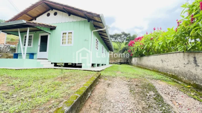 Amplo terreno com casa regiao de Gaspar Alto