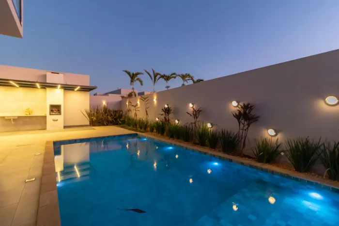 Belíssima casa em excelente localização !