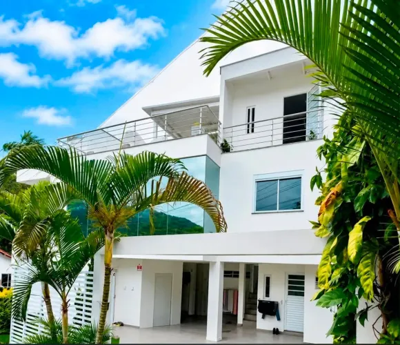 Sobrado Exclusivo no 3º Piso | Altíssimo Padrão | Totalmente Mobiliado 