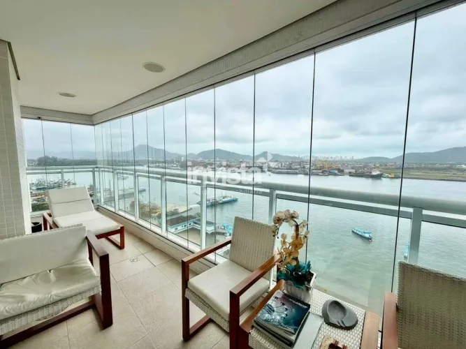 Apartamento à venda no bairro Ponta da Praia