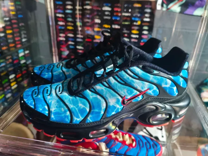 Air Max plus shark attack 