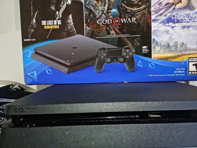  PS4 Slim 1TB Bundle Hits + 2 Controles