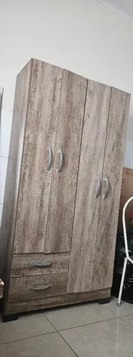 Guarda roupa 4 portas e 2 gavetas