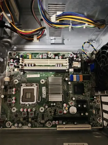 Placa mãe 775 com gabinete e fonte