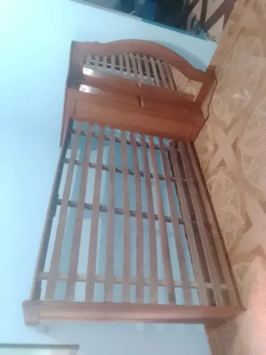 Vendo Cama de madeira Casal