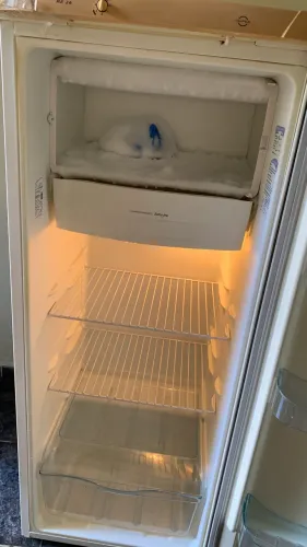 Vendo essa linda geladeira