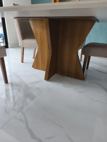 Mesa com 6 cadeiras