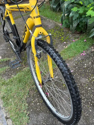 Bicicleta 26 Alumínio Thor Passeio 21 Velocidades V-break Cor Amarelo