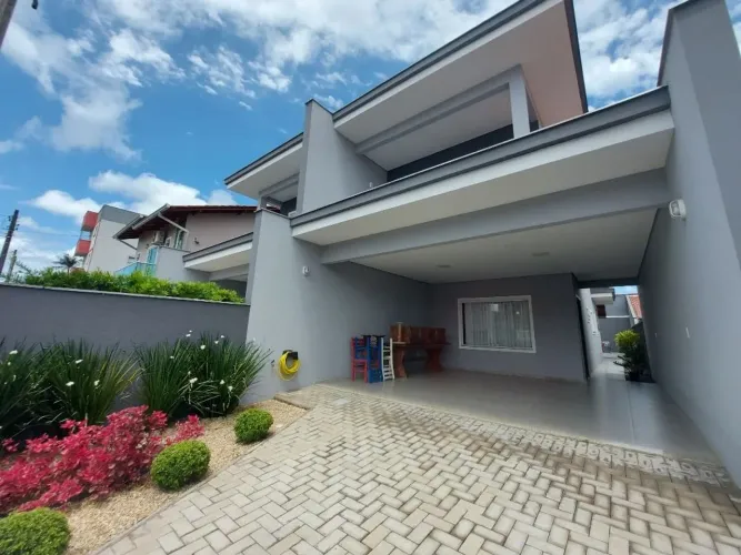 Casa em Aventureiro - Joinville