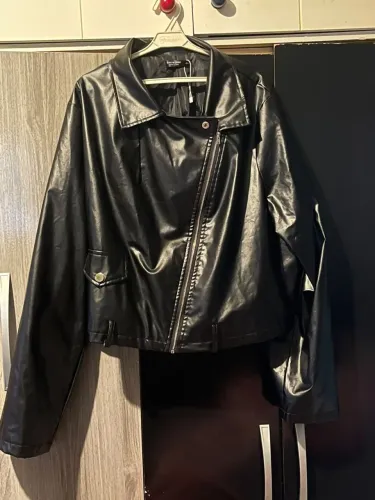 Jaqueta SHEIN G4/4XL Preta Couro PU - nunca usada
