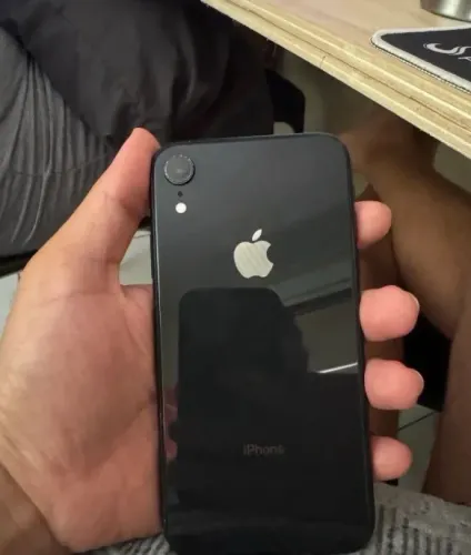 IPHONE XR COM BATERIA 70%