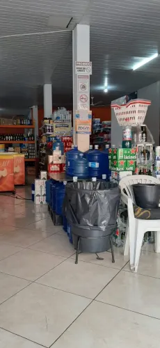 Depósito de bebidas abastecido/oportundade