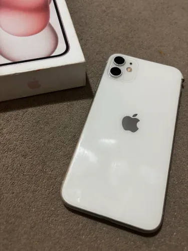 iPhone 11 700,00 reais