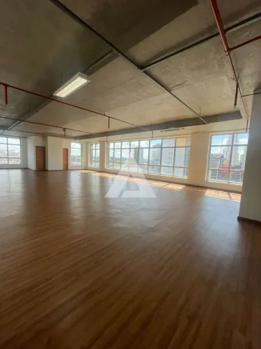 Sala com 205,00m² para alugar no Ed. Suarez Trade por R$ 14.350,00 - Caminho das Árvores -
