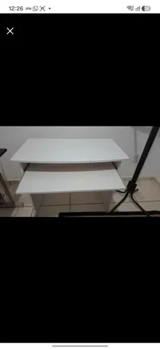 Mesa para Computador / Escrivaninha com Bandeja Retrátil