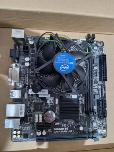 Placa Mãe 1151 6/7 Geração Intel Com Procesador Pentium G4560 DDR4