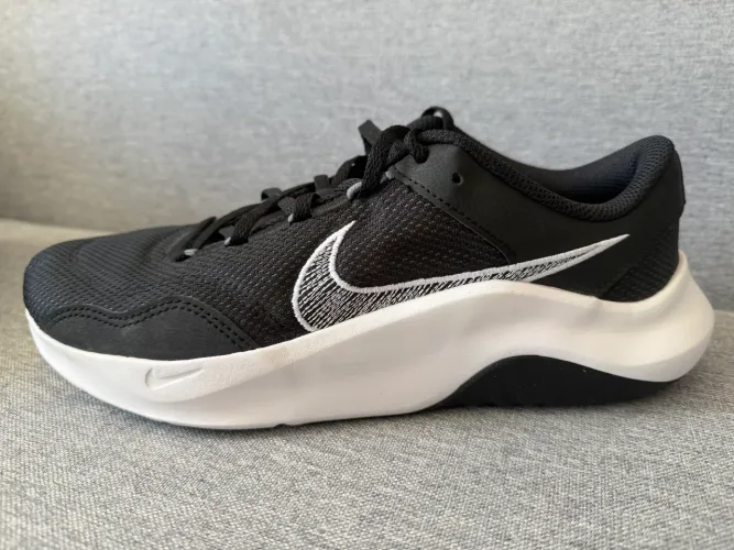 NOVO- Tenis Nike Legend Essential 3 Dm1120-001
