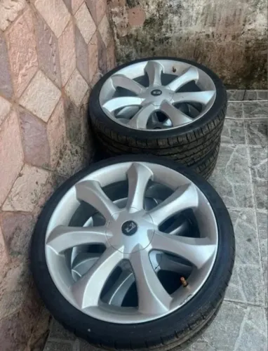 Rodas Universal Santorine Aro 20 4x100 5x100 com 4 Pneus 225 35 Seminovos Par de Parafusos