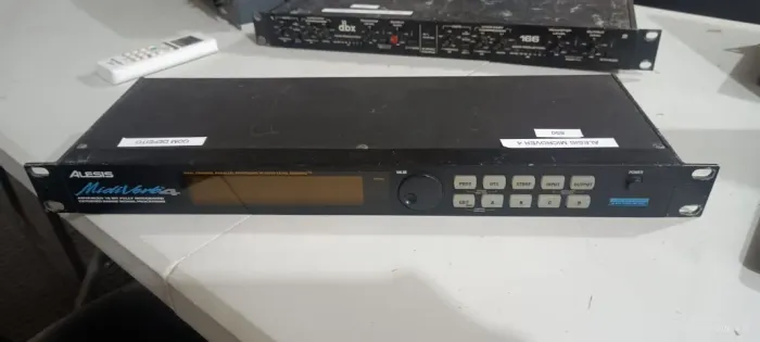 Processador de efeitos clássico Alesis MidiVerb 4