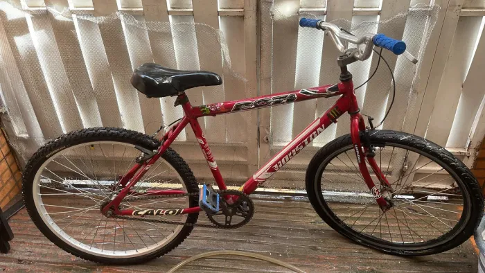 Vendo Bicicleta vermelha