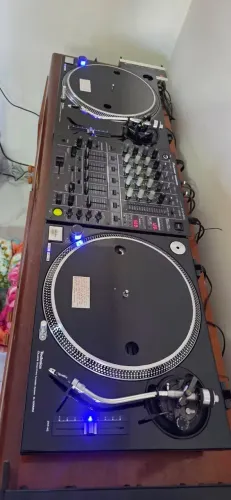 Setup completo para DJS - Par de Toca Discos Technics SL 1200 mk2 - Mixer Pioneer DJM 600