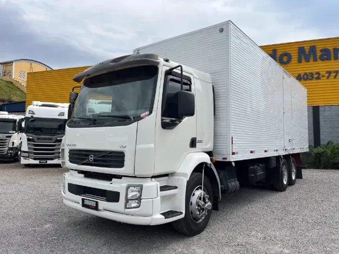 VOLVO VM 260 2010