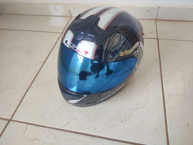 Capacete LS2 número 58 com vizeira Iridium