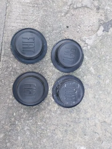 Calotinha central roda ferro fiat com parafusos 