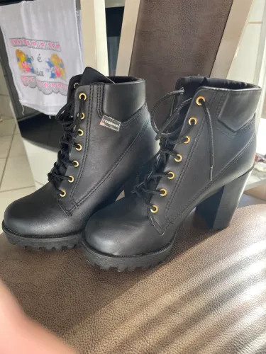 Bota feminina da moleca 