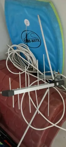 Antena e mais ao menos dez metros fio