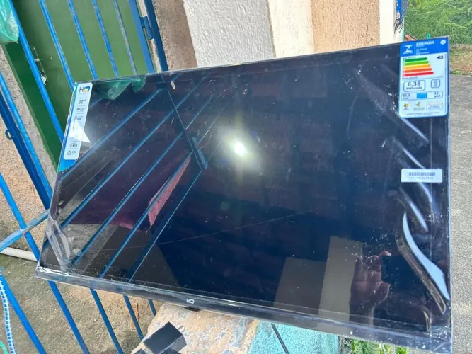 VENDO TV SMART HQ 32, NOVA ZERADA , FULL DIGITAL, AINDA NO PLÁSTICO