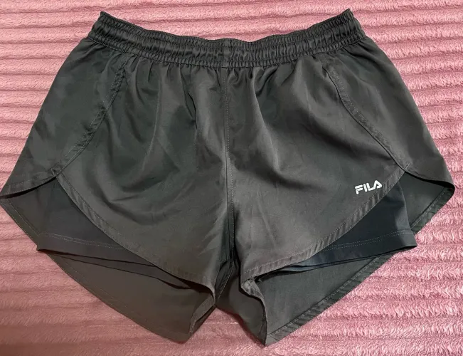 Short curto Fila veste G
