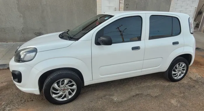 Fiat Uno Attractive 1.0 EVO Fire Flex 8V 5P 2021