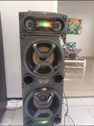 Caixa som pulse com Bluetooth e potência de 1700w seminovo