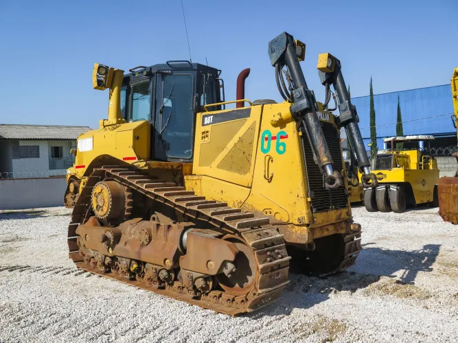 Trator de esteiras CATERPILLAR D8T 2011 com 18.815h de operação